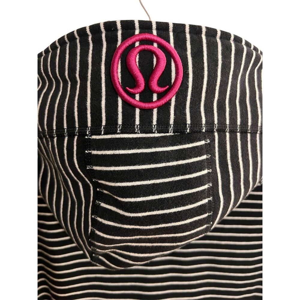 Lululemon Women's Scuba Hoodie Black White Stripe
Brisk Bloom Size 12 Full Zip - Picture 7 of 10